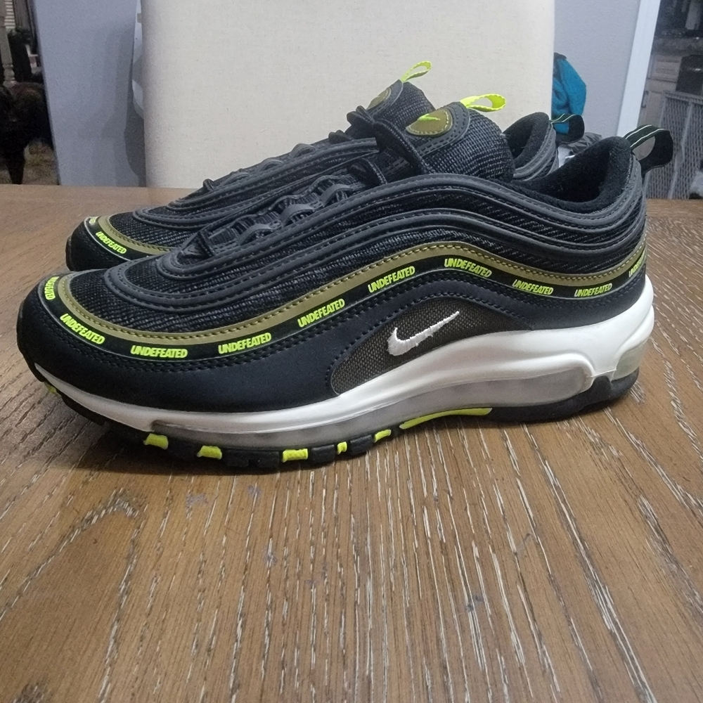 Nike Airmax 97, shoes,used, no box, good condtion, 7 men/8.5 women, black volt - Picture 4 of 8